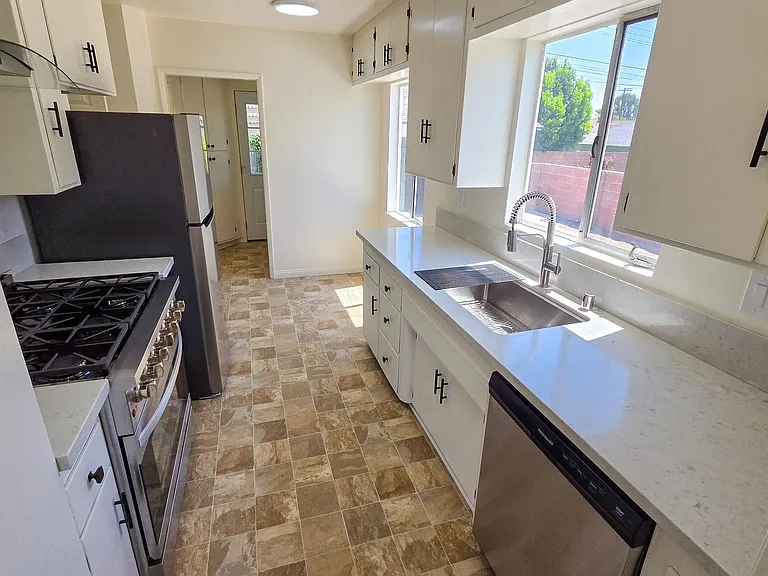 15422 Woodcrest Dr — Photo 8