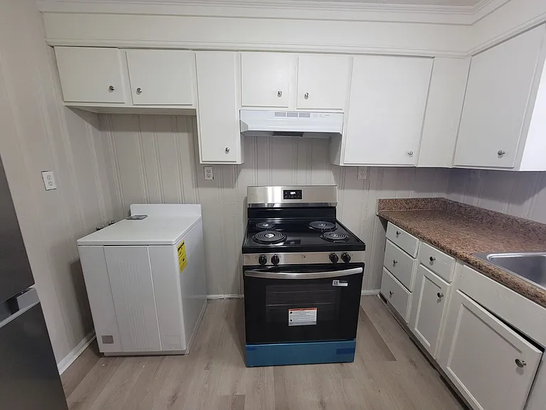 2111 Dyer St — Photo 16