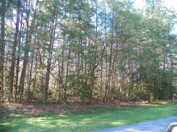 200 Heron Bay Dr, New London, NC 28127