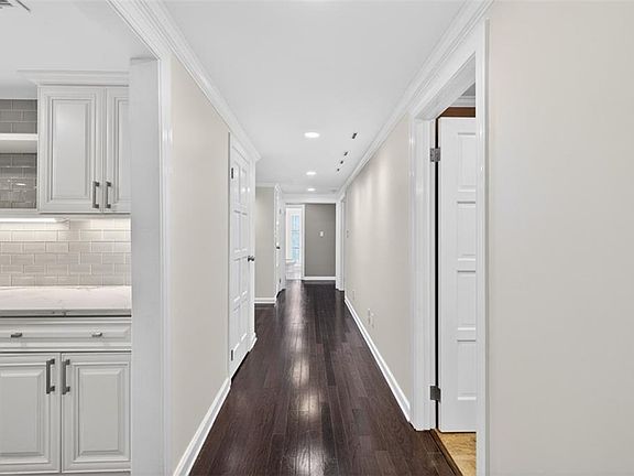 4th image of 2769 Peachtree Rd NE APT 10