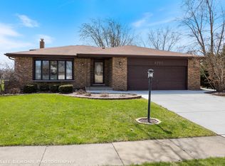 2989 Drover Ln, Darien, IL