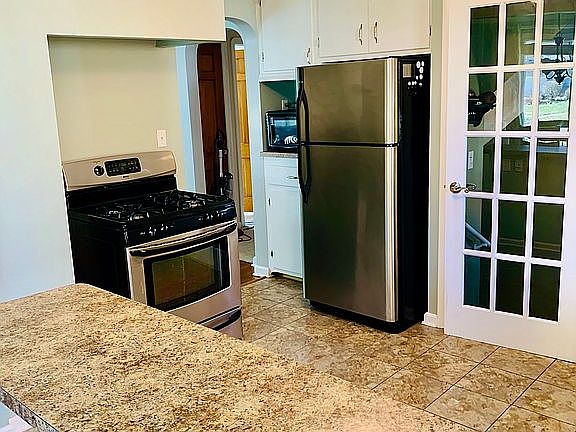 5th image of 4092 W 214th St