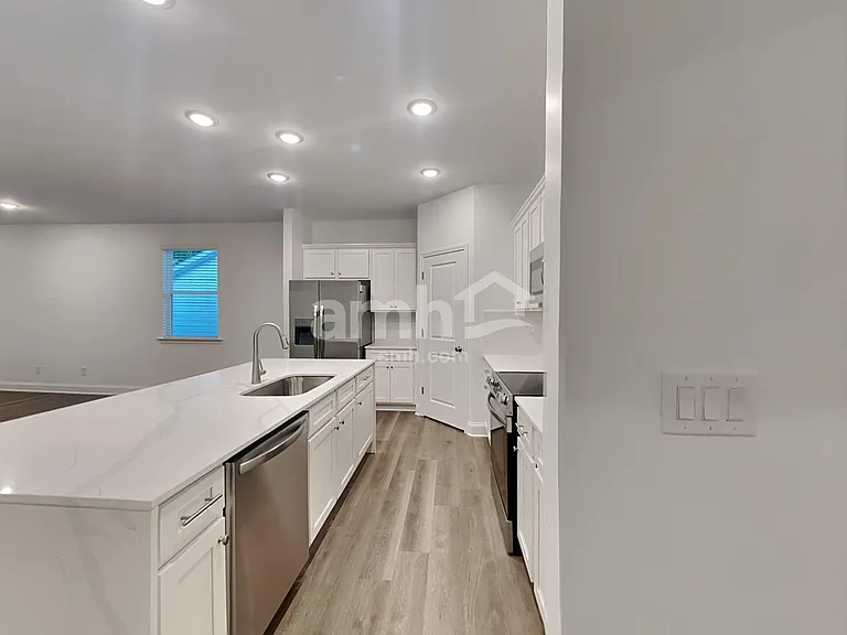 1605 Soapstone Rd — Photo 4