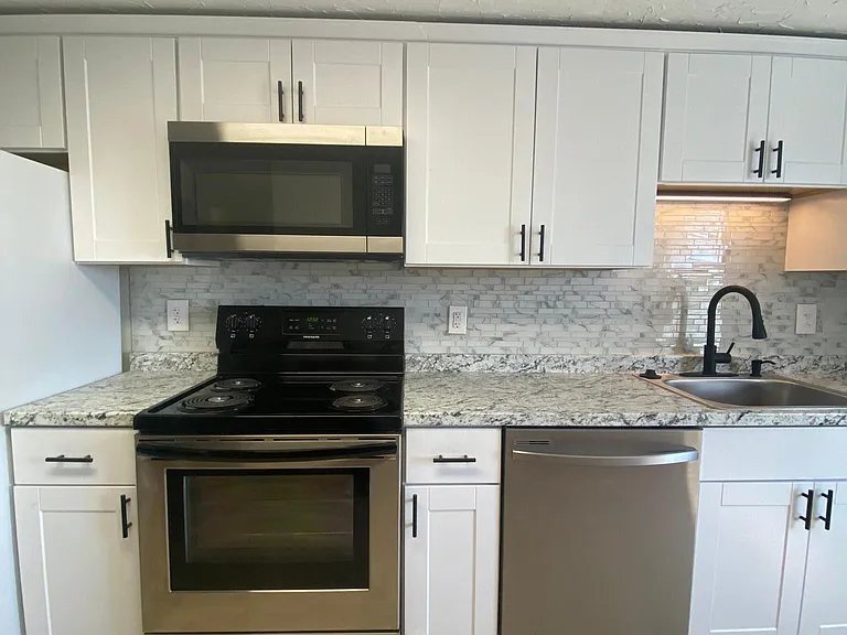 209 N Railroad St #C8 — Photo 12