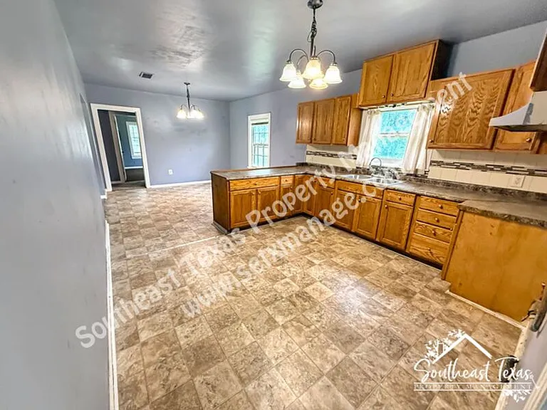 3255 Charles St — Photo 6