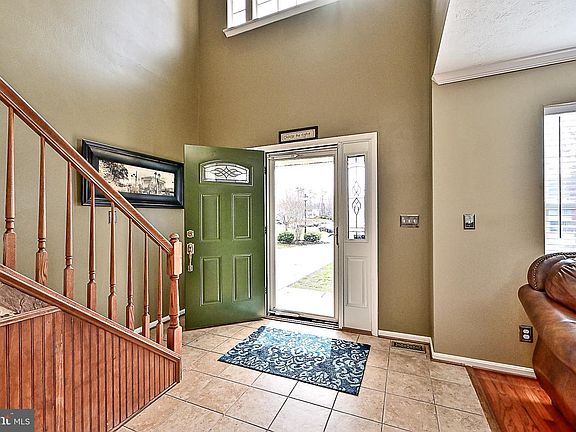3rd image of 14 Saint Lisas Ct