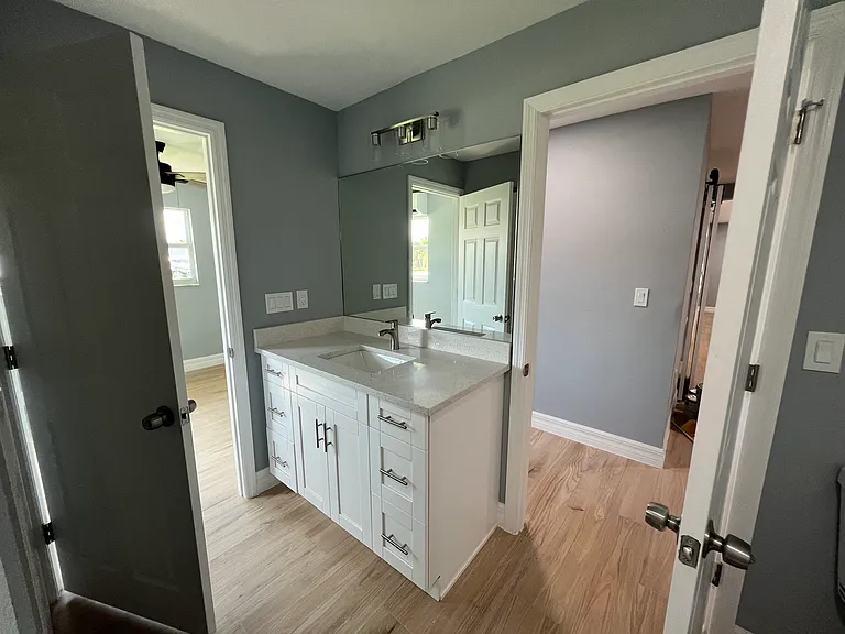2148 Aldridge Ave — Photo 15