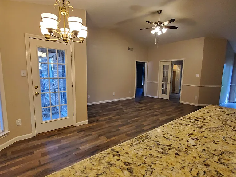 8440 Willow Creek Dr — Photo 5