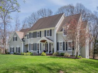 8 Asbury Holow Holw, Farmington, CT 06032
