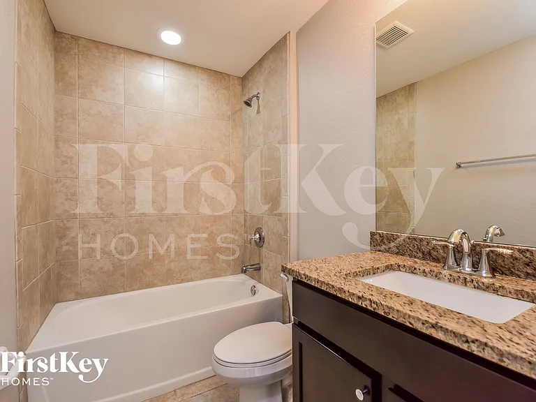 1139 SW 29th St — Photo 13