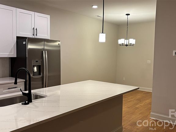 5th image of 4817 Victoria Ave