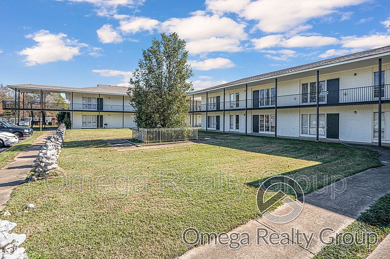 1st image of 4724 S Court St #206