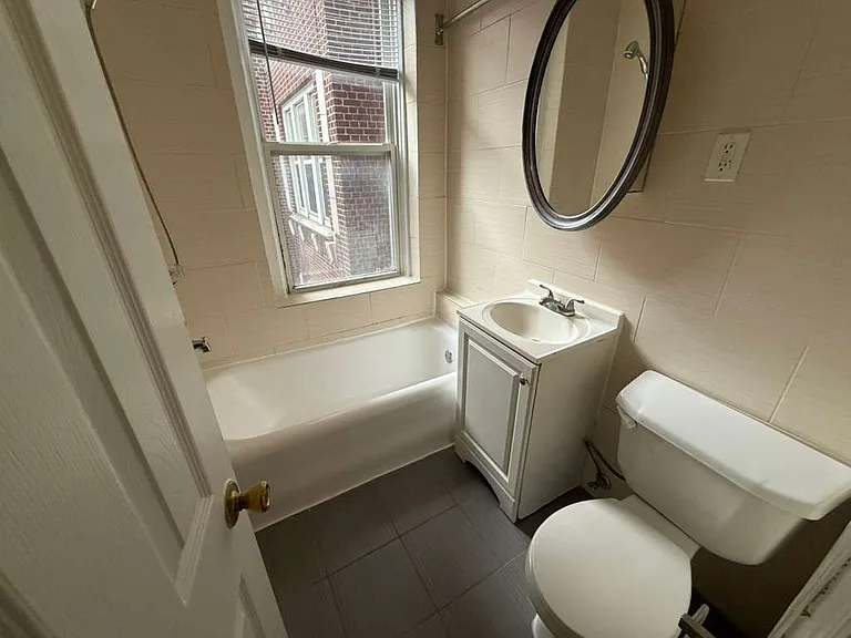 27 Kensington Ave #34E — Photo 4