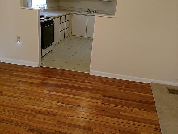 3rd image of 410 Daniel Ave