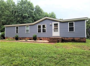 7725 Alandale Ln, Tobaccoville, NC 27050