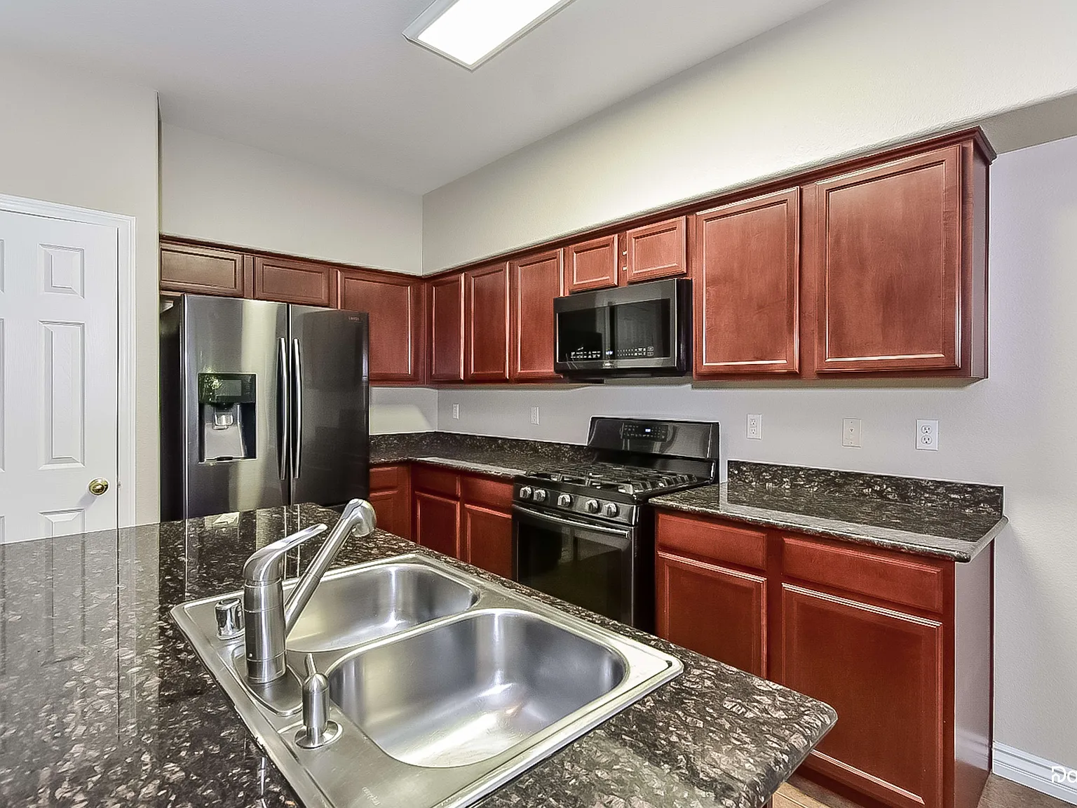 4 bed, 2.0 bath, 2089 sqft, $2,540 — Photo 3