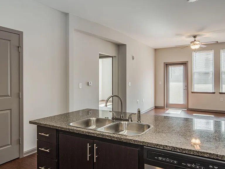 Marvel Apartments — Photo 8