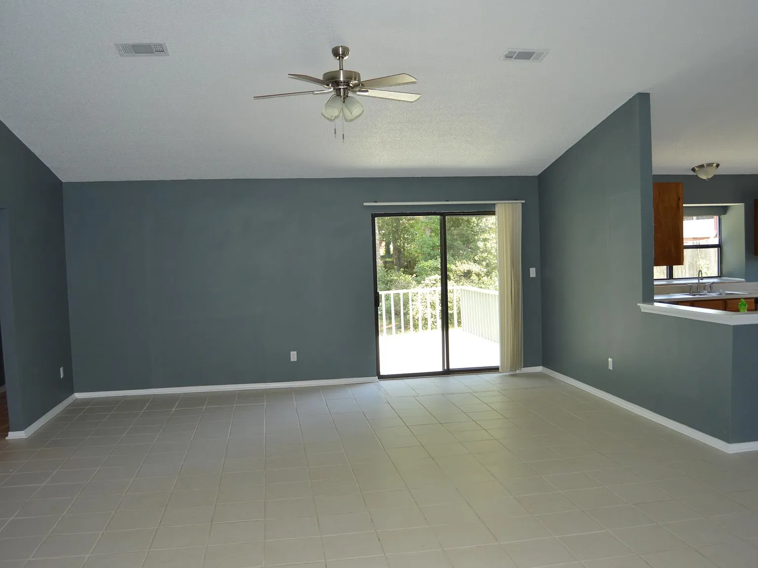 4 bed, 1860 sqft, $2,000 — Photo 4