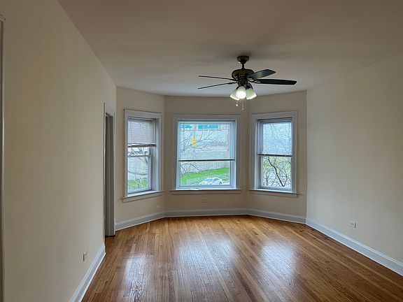 3rd image of 2902 N Francisco Ave APT 10