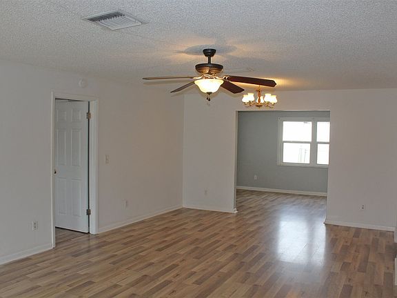 3rd image of 926 Viscaya Blvd