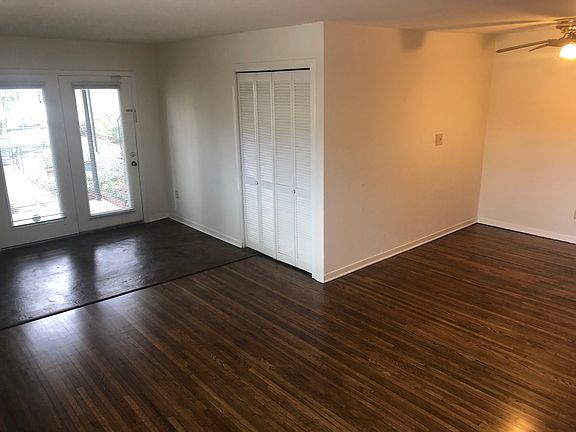 3rd image of 2207 Mimosa Dr APT 4