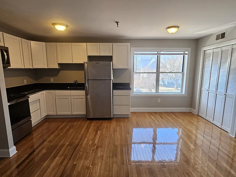 143 Sheffield Ave #1B — Photo 1
