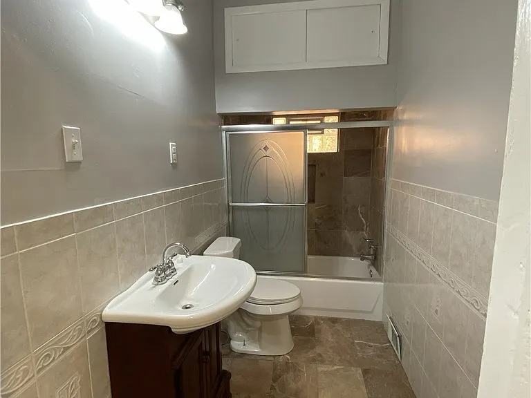 811 Columbus Pkwy — Photo 10