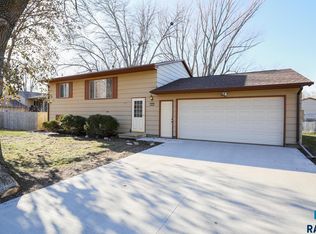 2205 S Grandview Ave, Sioux Falls, SD 57103