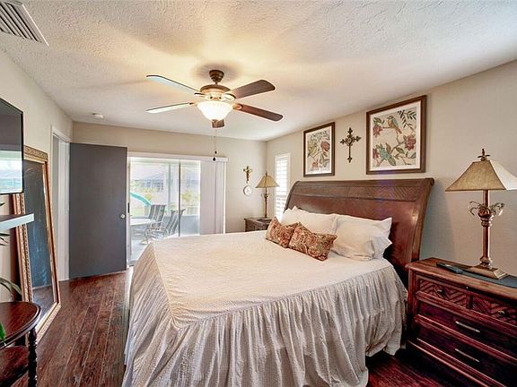 3rd image of 423 E Rossetti Dr