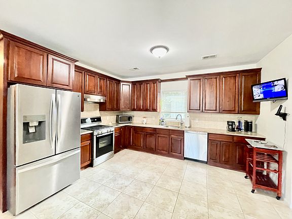 3rd image of 364 Wilson Ave