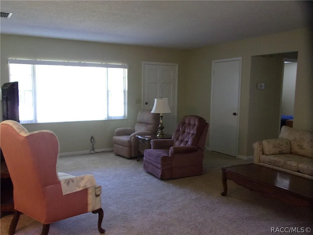 3 bed, 1554 sqft, $1,800 — Photo 4