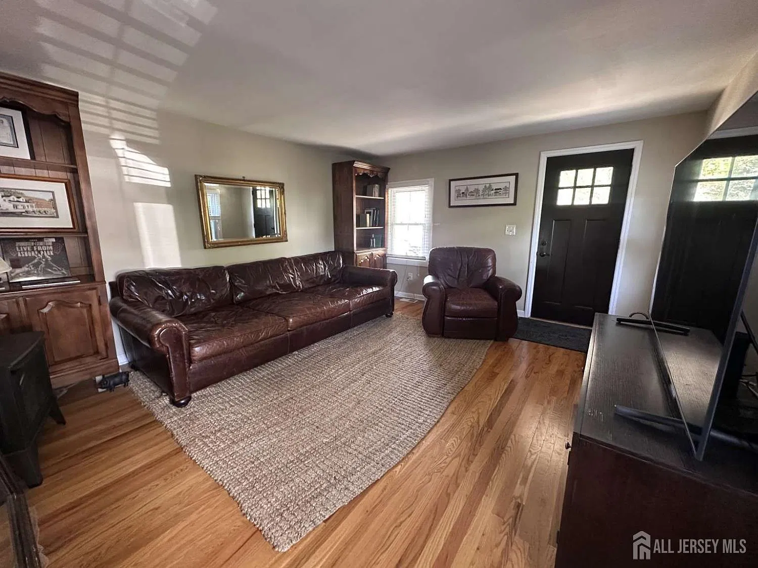 3 bed, 2.0 bath, 1228 sqft, $3,500 — Photo 3