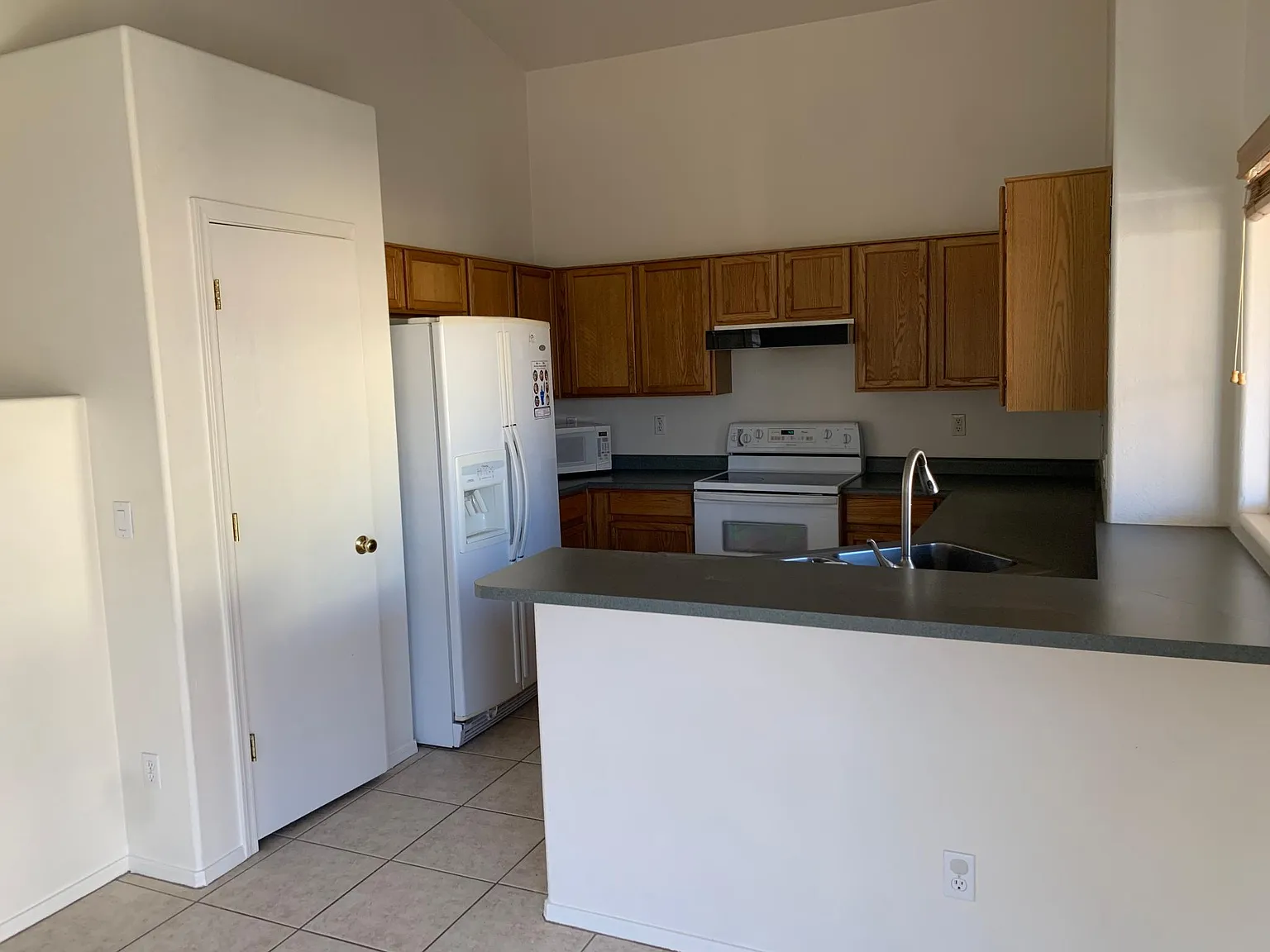 3 bed, 1520 sqft, $2,025 — Photo 3