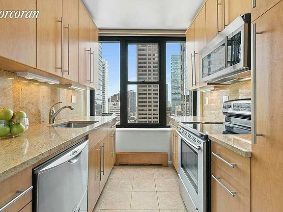 4th image of 117 E 57th St APT 24H