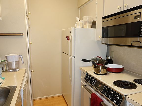 5th image of 612 Park Pl APT 202