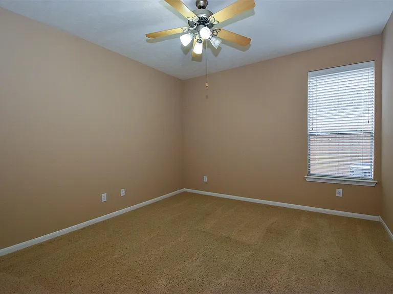 21223 Pennshore Ln — Photo 9