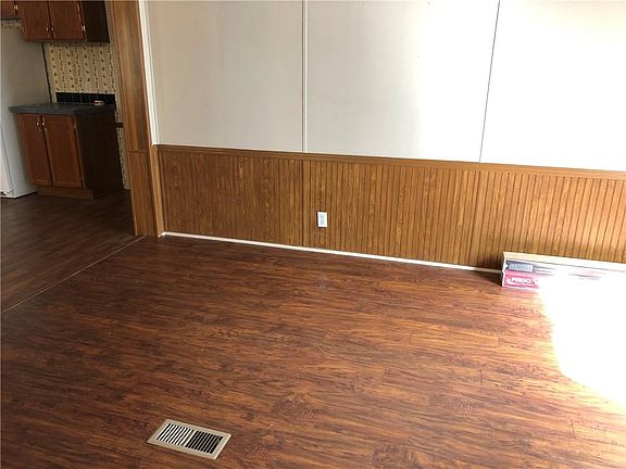 5th image of 129 Hillcrest Dr