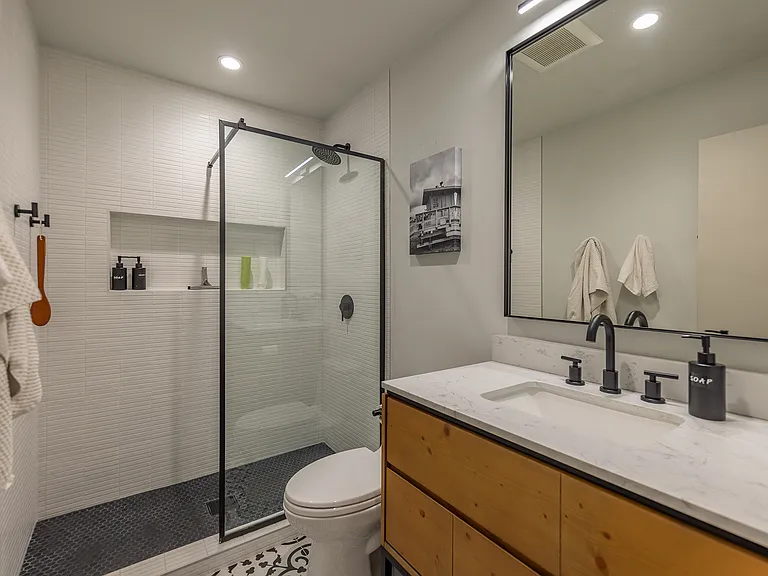 406 N Signal St — Photo 6
