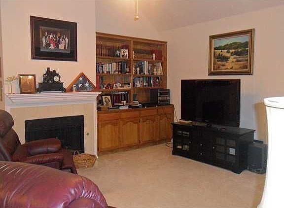 5th image of 810 Oakdale Ln