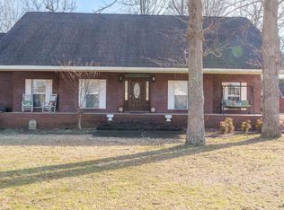693 Brandon Dr, Muscle Shoals, AL 35661