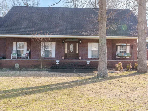 693 Brandon Dr, Muscle Shoals, AL 35661