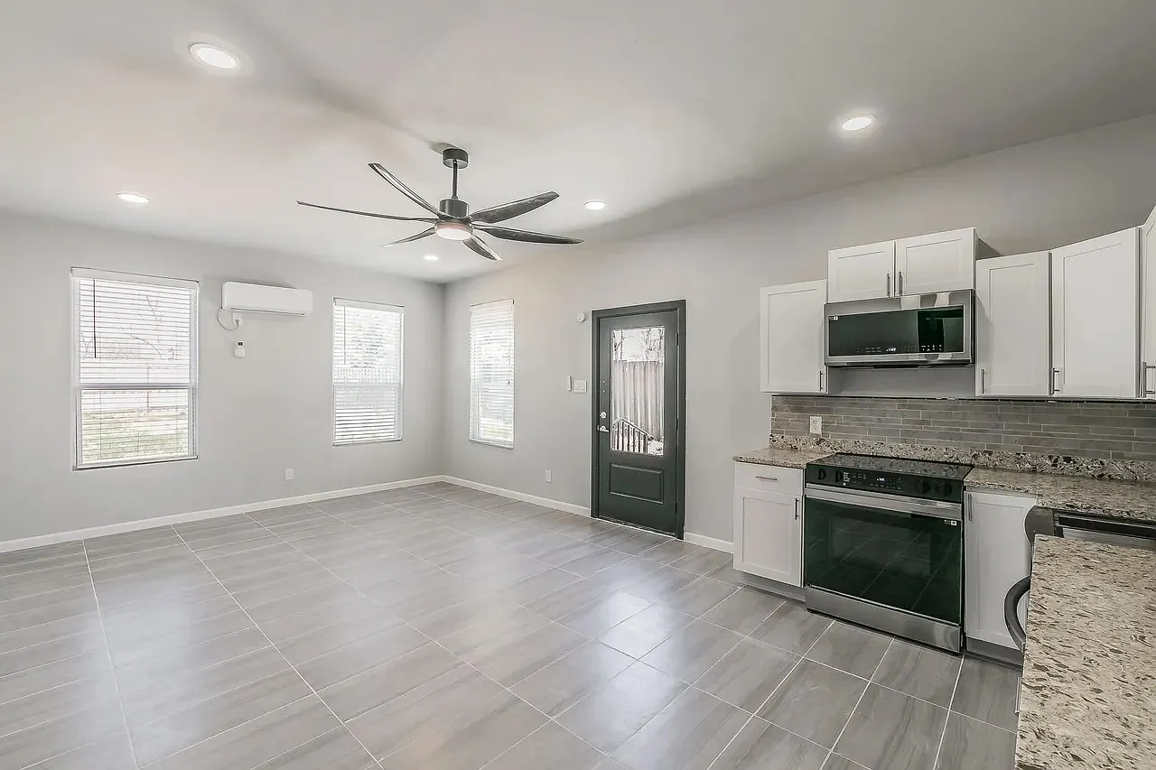 1 bed, 1050 sqft, $1,400 — Photo 3
