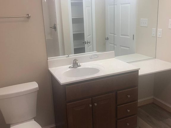 5th image of 6227 Glyndon Ln