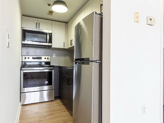 4th image of 109 W Wildey St Ph 09