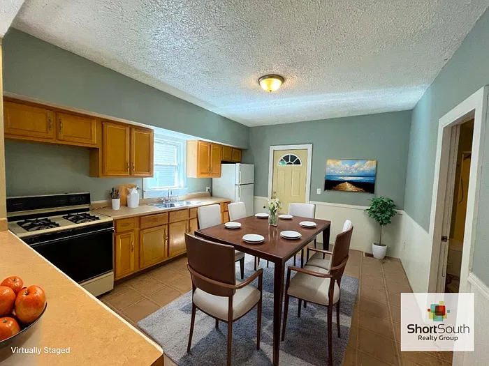 4 bed, 1.0 bath, 1500 sqft, $1,600 — Photo 2