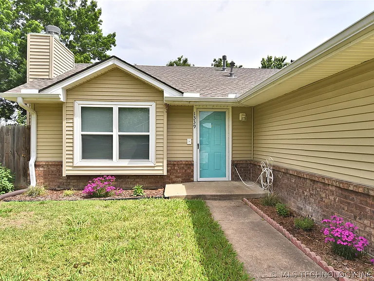 1339 E 138th Pl — Photo 3