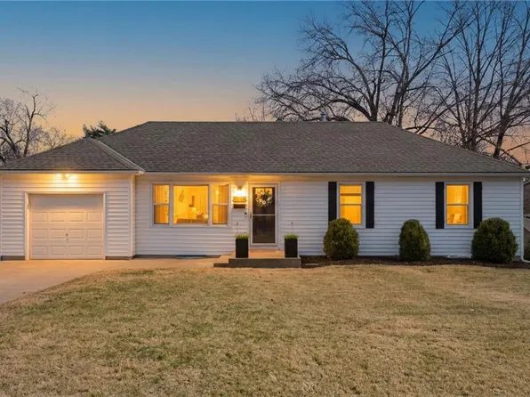 9237 Hemlock St, Overland Park, KS 66212