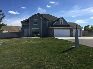 98555 E Brooklyn Dr, Kennewick, WA 99338