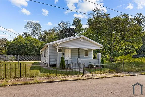 3 bed, 1074 sqft, $1,095 — Photo 2