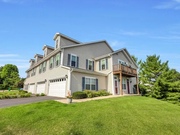 1203 Woodbury COMMON #D, Waukesha, WI 53189